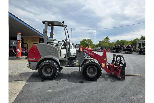 Image of Takeuchi TW40 equipment image 3