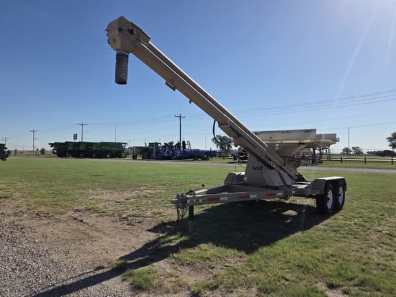 Image of Unverferth Seed Pro 200 equipment image 4