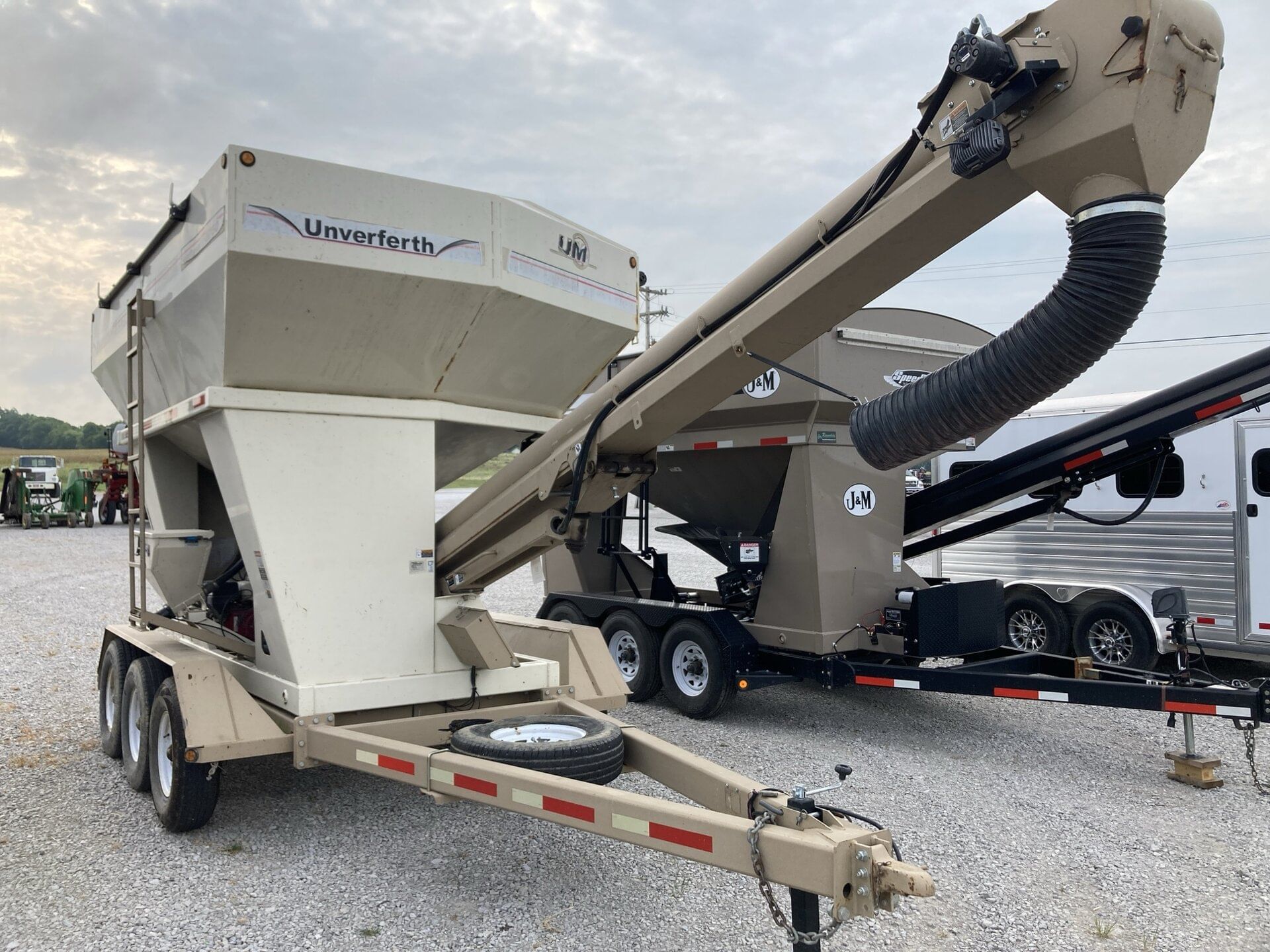 2016 Unverferth 3750 Equipment Image0