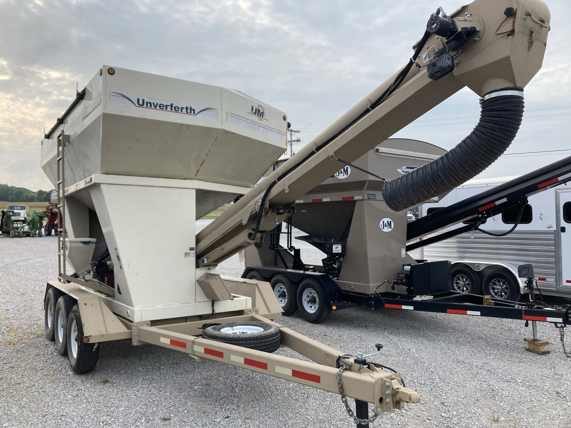 2016 Unverferth 3750 Equipment Image0