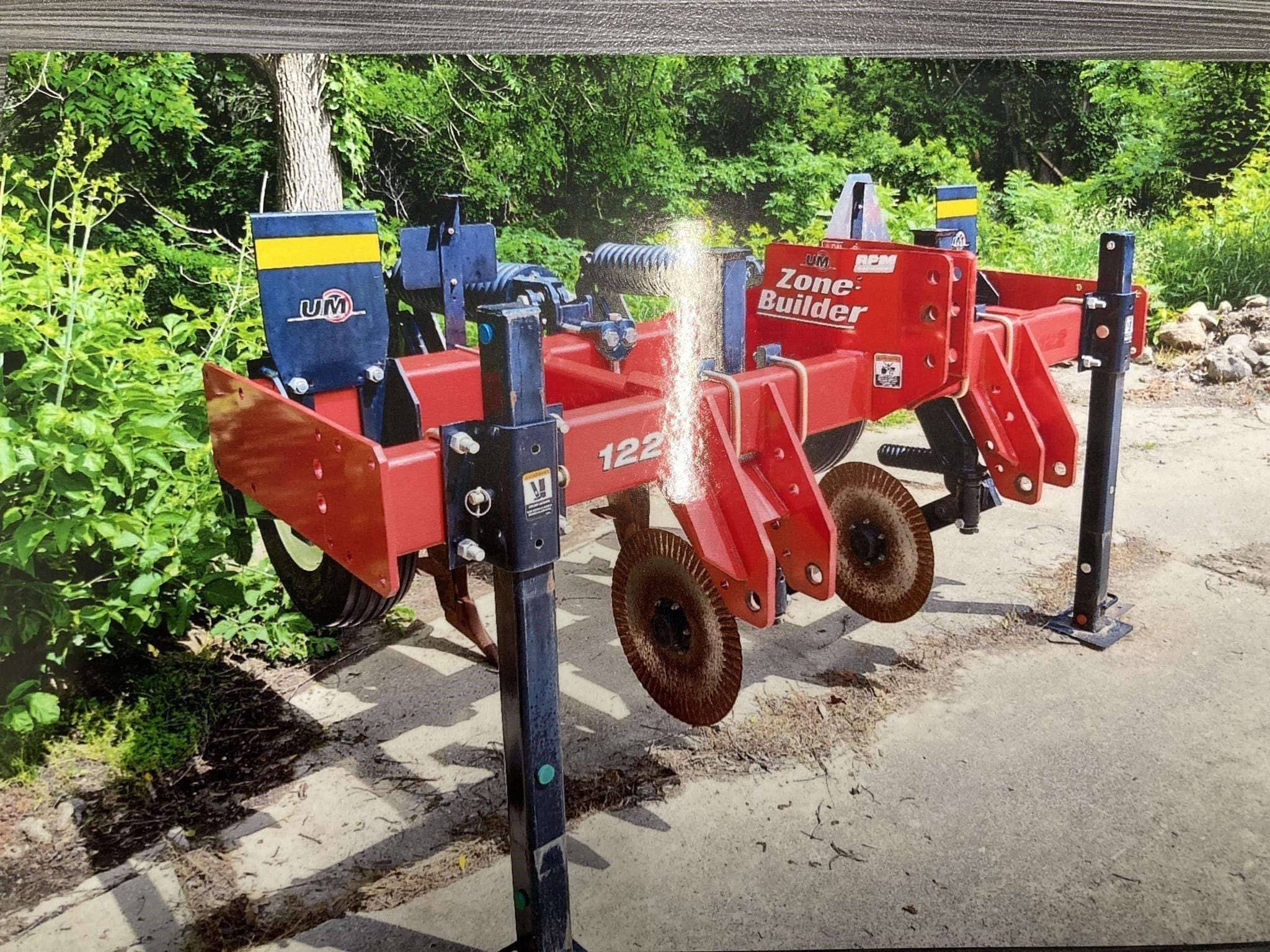 2016 Unverferth Zone-Builder 122 Equipment Image0