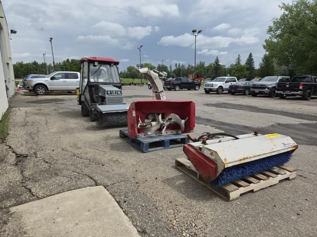 Image of Ventrac 4500Z equipment image 2