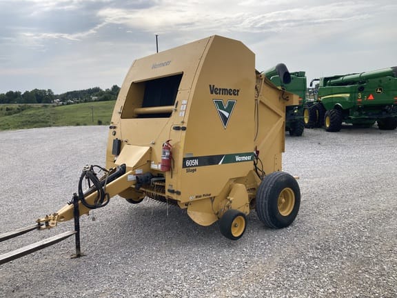 2016 Vermeer 605N Select Silage Equipment Image0