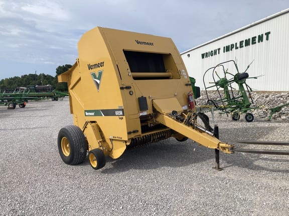 2016 Vermeer 605N Select Silage Equipment Image0