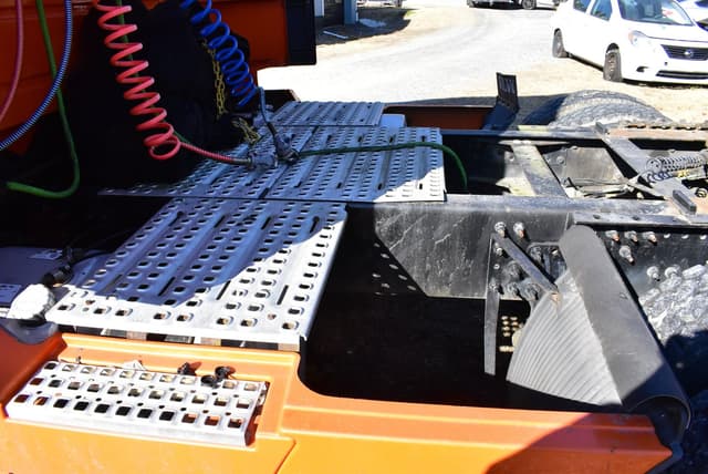 Image of Volvo D13 equipment image 4