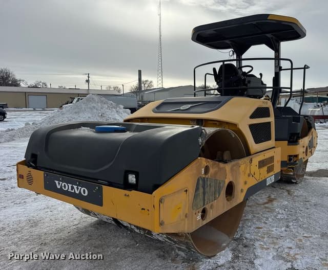 Image of Volvo DD120B equipment image 4