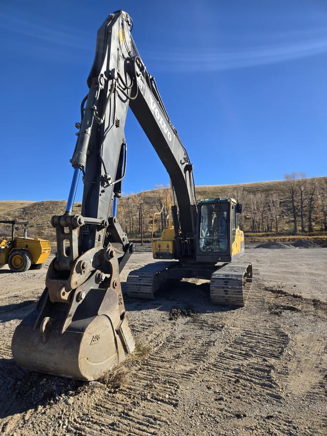 Image of Volvo EC220DL equipment image 1