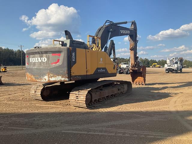 Image of Volvo EC250EL equipment image 4