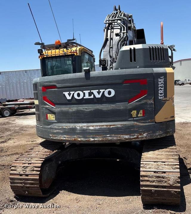 Image of Volvo ECR235EL equipment image 4