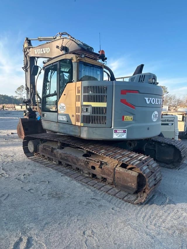 Image of Volvo ECR235EL equipment image 3
