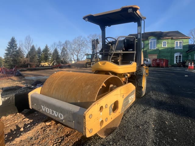 Image of Volvo SD75B equipment image 2