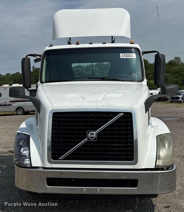 Image of Volvo VN equipment image 1