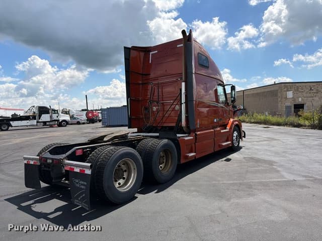 Image of Volvo VN equipment image 4