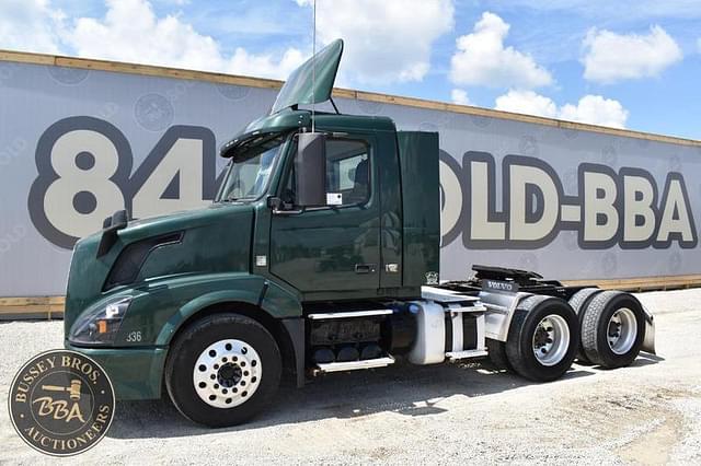 Image of Volvo VNL equipment image 2