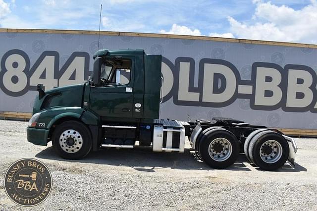 Image of Volvo VNL equipment image 4