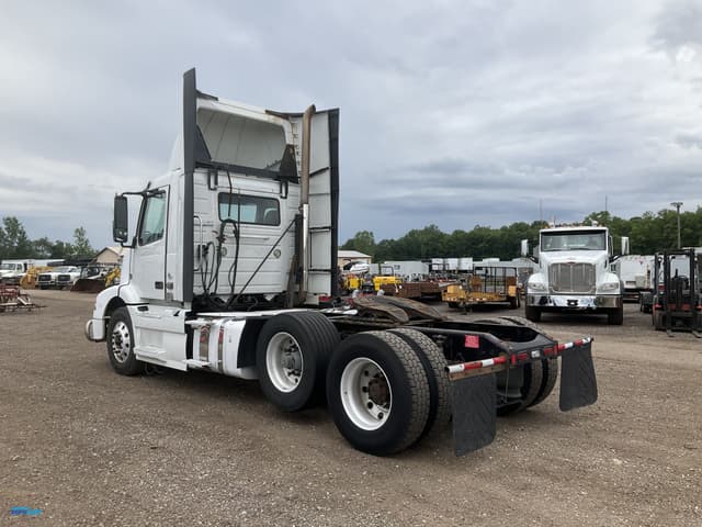 Image of Volvo VNL equipment image 2