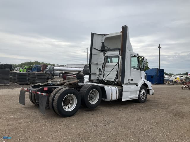 Image of Volvo VNL equipment image 4