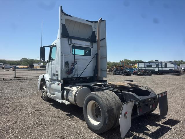 Image of Volvo VNL equipment image 2