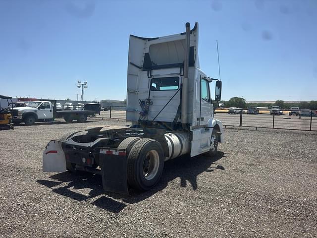 Image of Volvo VNL equipment image 3