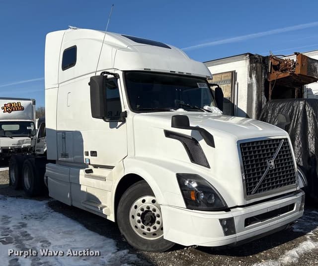 Image of Volvo VNL equipment image 2