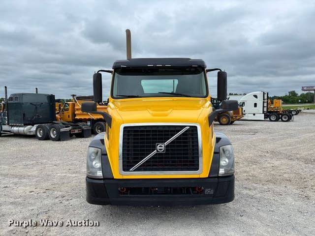 Image of Volvo VNL equipment image 1