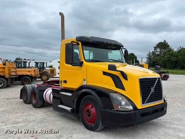 Image of Volvo VNL equipment image 2