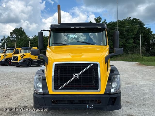 Image of Volvo VNL equipment image 1