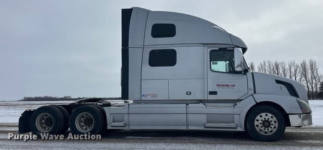 Image of Volvo VNL equipment image 3