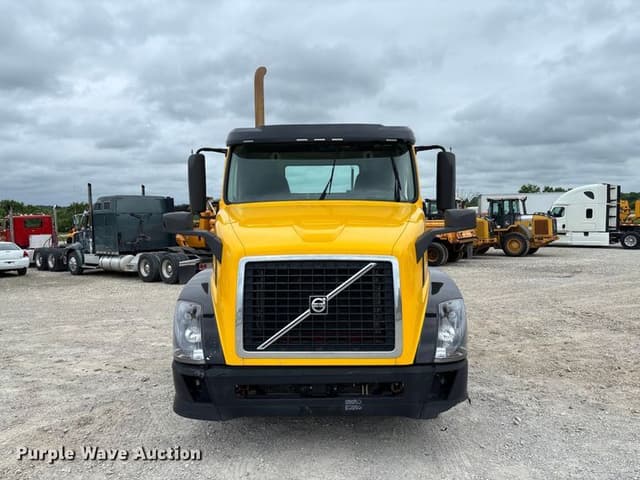 Image of Volvo VNL equipment image 1