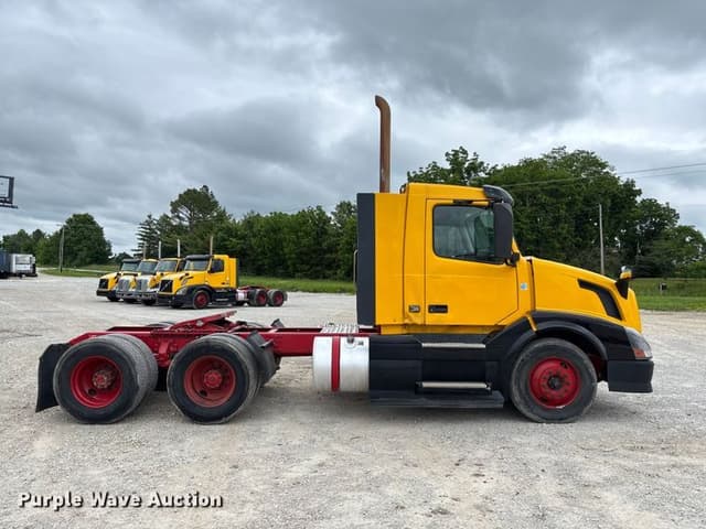 Image of Volvo VNL equipment image 3