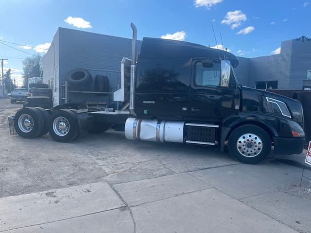 Image of Volvo VNL equipment image 2