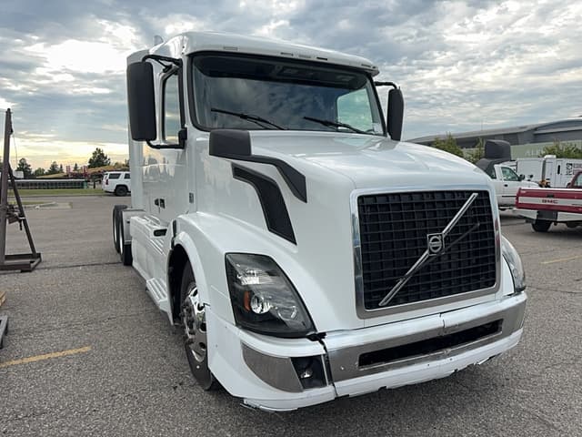 Image of Volvo VNL equipment image 2