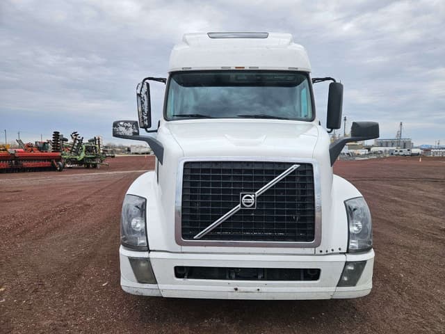 Image of Volvo VNL equipment image 2