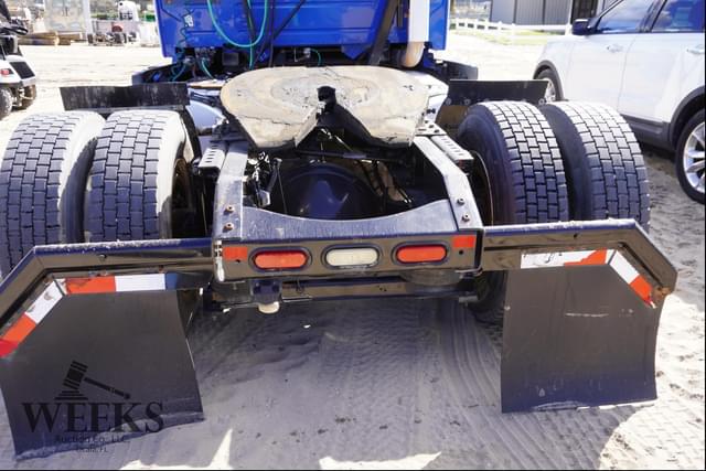 Image of Volvo VNL42T300 equipment image 3