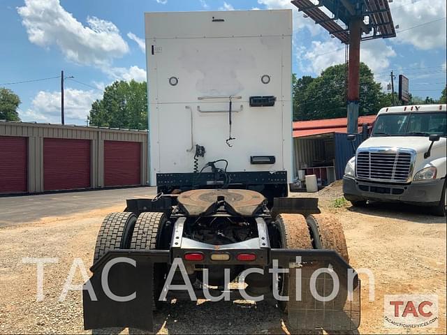 Image of Volvo VNL42T300 equipment image 3
