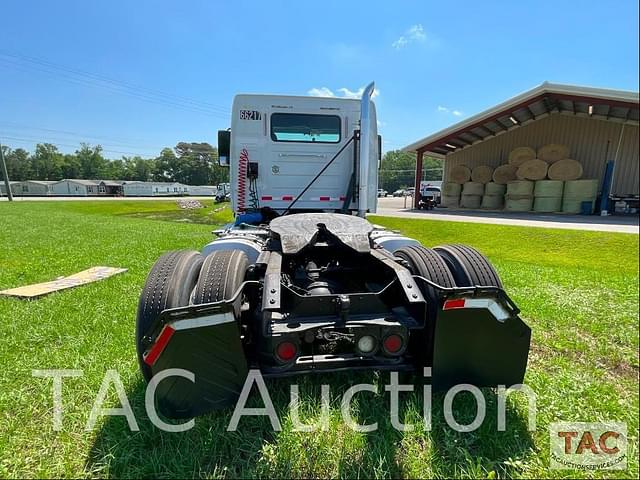 Image of Volvo VNL42T300 equipment image 3