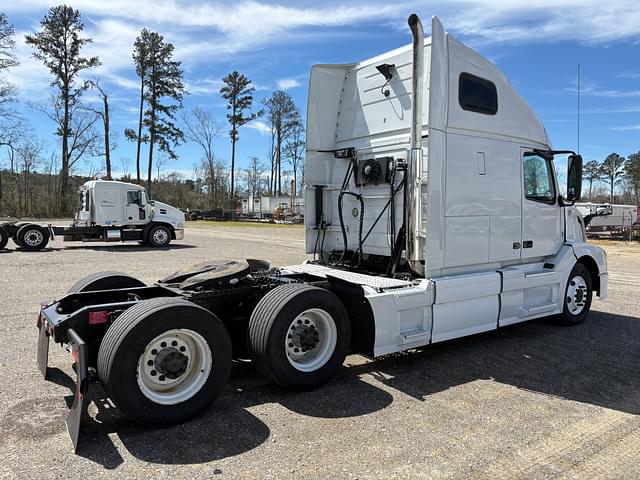 Image of Volvo VNL64 equipment image 3