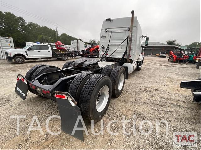 Image of Volvo VNL64T equipment image 4