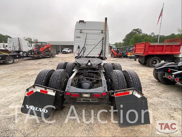 Image of Volvo VNL64T equipment image 3