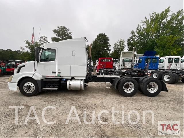 Image of Volvo VNL64T equipment image 1