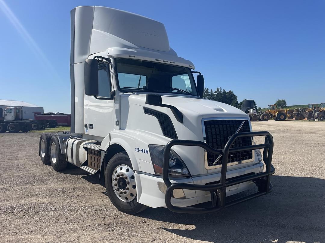 Image of Volvo VNL64T300 Primary image