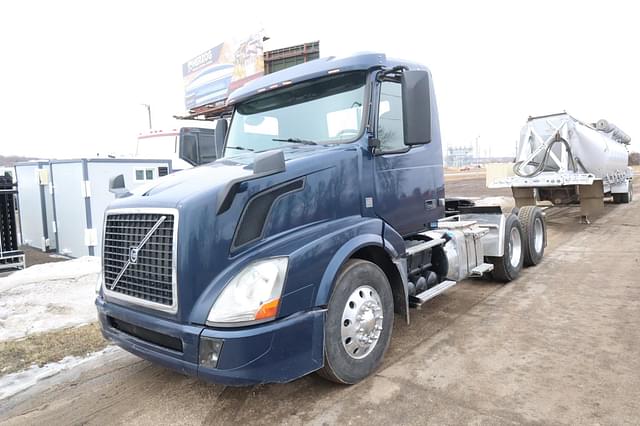 Image of Volvo VNL64T300 equipment image 1