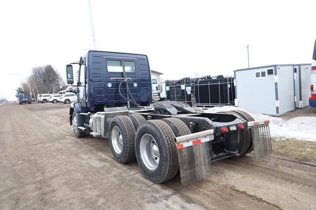 Image of Volvo VNL64T300 equipment image 3