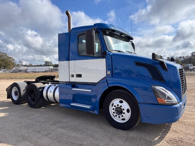 Image of Volvo VNL64T300 equipment image 1