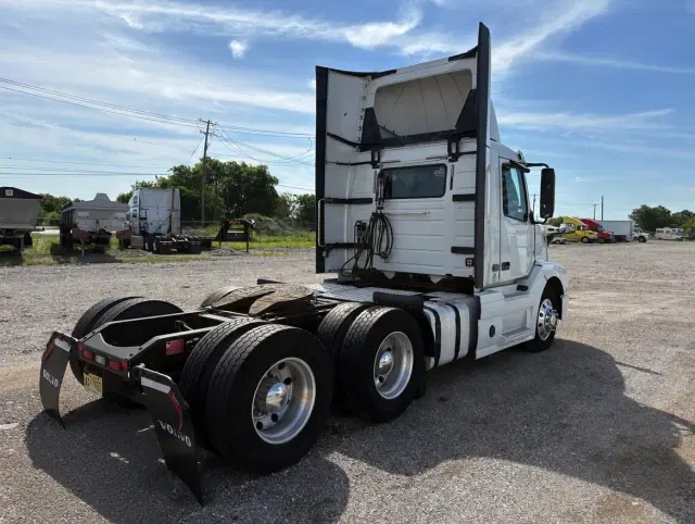 Image of Volvo D13 equipment image 4