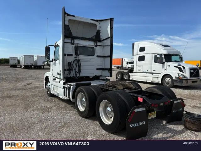 Image of Volvo VNL64T300 equipment image 2