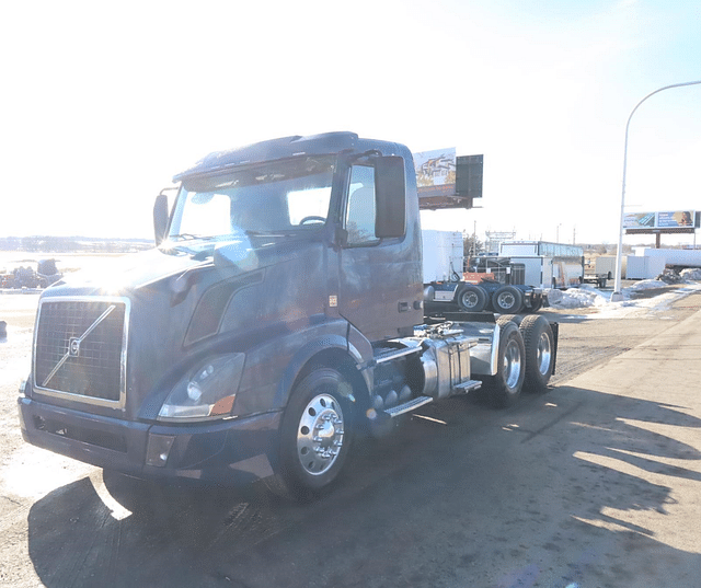 Image of Volvo VNL64T300 equipment image 1