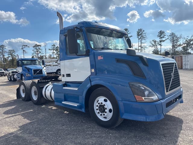 Image of Volvo VNL64T300 equipment image 1