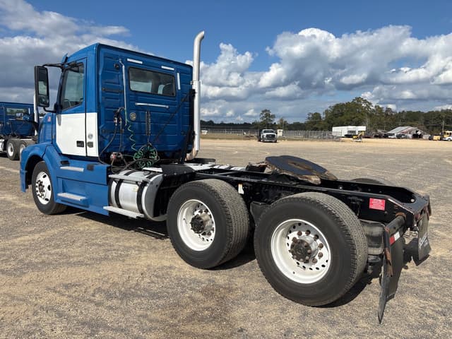 Image of Volvo VNL64T300 equipment image 3
