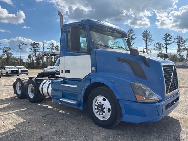 Image of Volvo VNL64T300 equipment image 1